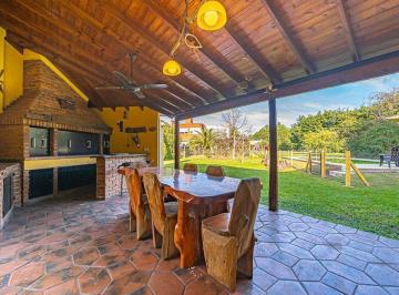 Casa · 160m² · 4 Ambientes · 1 Cochera · Venta Casa 4 Ambientes Barrio Las Perdices