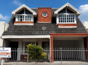 Casa de 4 ambientes, Berazategui · Casa 4 Ambientes con Parque en Venta - Berazategui ¡Apto a Crédito!