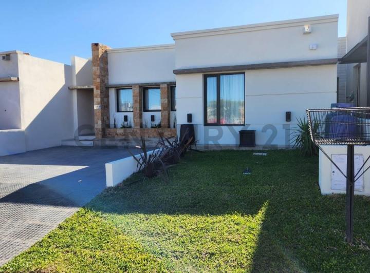 Casa · 189m² · 4 Ambientes · 2 Cocheras