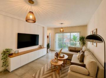 Casa · 130m² · 5 Ambientes · 2 Cocheras · Venta Casa 3 Plantas Tipo Triplex 2 Dorm. con Piscina, Quincho y 2 Cocheras - La Plata
