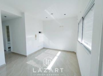 Oficina comercial · 58m² · 3 Ambientes · Hermosa Oficina en Planta Baja 2 Amb y Medio con Patio Propio!