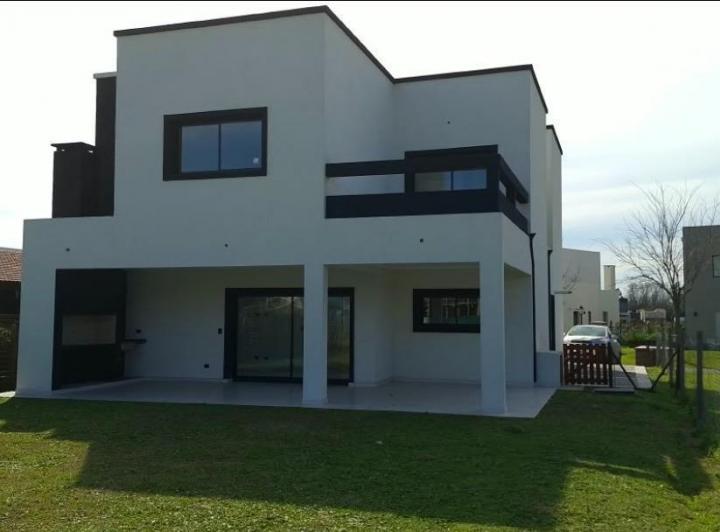 Casa · 267m² · 5 Ambientes · 2 Cocheras