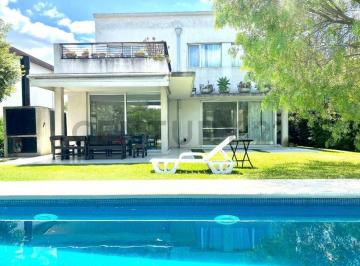 Casa · 220m² · 5 Ambientes · 2 Cocheras · Impecable Casa Alquiler Sin Muebles