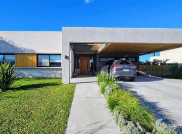 Casa · 196m² · 6 Ambientes · 2 Cocheras · Casa en Venta 6 Ambientes en Barrio Monet, Los Cardales | Pileta y Suite