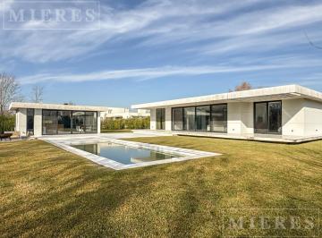 Casa · 465m² · 6 Ambientes · 2 Cocheras · Casa en Venta en El Golf, Estancias del Pilar