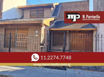 Casa · 153m² · 4 Ambientes · 2 Cocheras · 3 Dorm. Escritorio Jarin y Cocheras - en Venta
