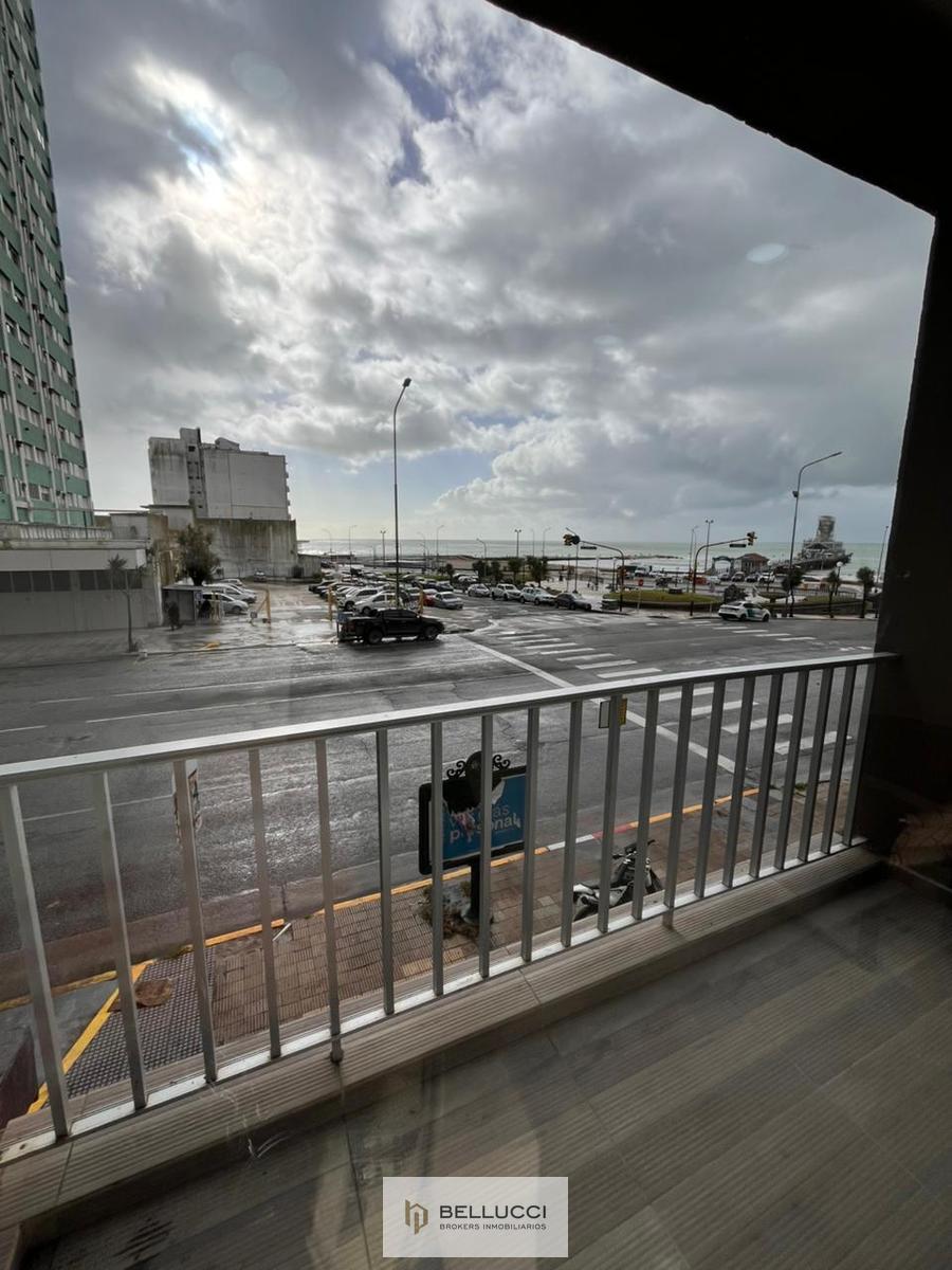 Departamento de 3 ambientes con balcon Y vista al mar