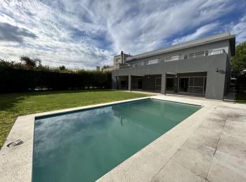 Casa · 246m² · 7 Ambientes · 2 Cocheras · La Lomada, Pilar, 4 Dorm. Pileta