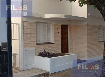 Casa de 3 ambientes, Tres de Febrero · Casa en Caseros