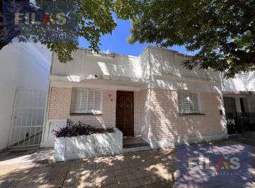Casa de 3 ambientes, Tres de Febrero · Casa en Caseros