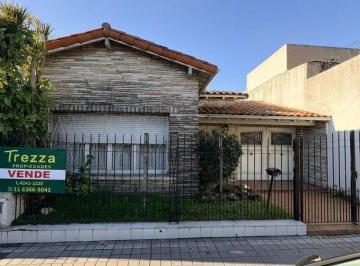 Casa de 3 ambientes, Lomas de Zamora · Chalet de 3 Ambientes en Venta en Banfield