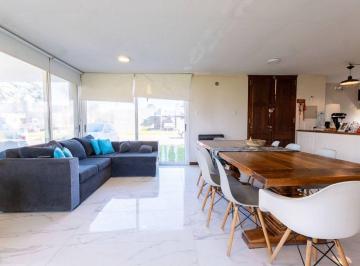 Casa · 168m² · 8 Ambientes · 2 Cocheras · Casa Aires del Llano