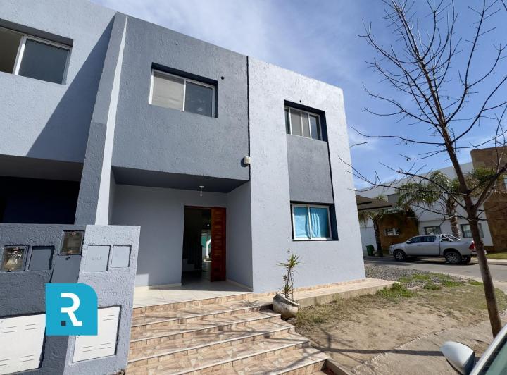 Casa · 180m² · 4 Ambientes · 2 Cocheras