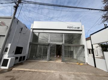 Local comercial · 260m² · Excelente Ubicacion Local Entrepiso en Alquiler