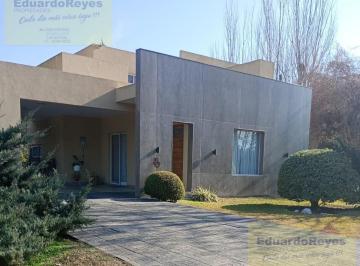 Casa · 180m² · 5 Ambientes · 5 Cocheras · Casa en Venta Oportunidad!