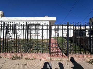 Casa de 4 ambientes, Córdoba · Venta 2 Departamentos de 2 Dorm. B° Villa Urquiza