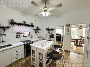 Casa · 129m² · 4 Ambientes · 1 Cochera · Casa en Venta de Cuatro Ambientes en Venta - Moron Sur - Patio Pileta