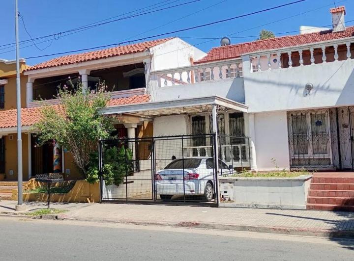 Casa · 200m² · 4 Ambientes · 1 Cochera