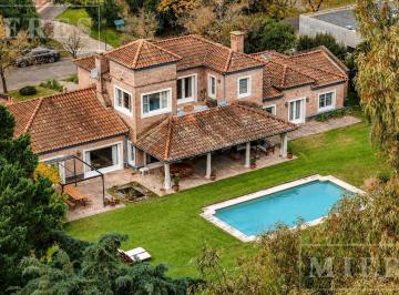 Casa · 380m² · 9 Ambientes · 4 Cocheras · Impecable Casa en Venta en Martindale Al Driving