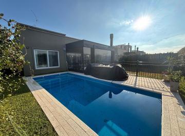 Casa · 137m² · 4 Ambientes · 2 Cocheras · Casa en Venta con Pileta, B° Vila Marina 2, Villanueva Tigre