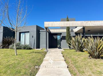 Casa · 208m² · 5 Ambientes · Casa en Venta 5 Ambientes en El Barrio El Campo, Los Cardales