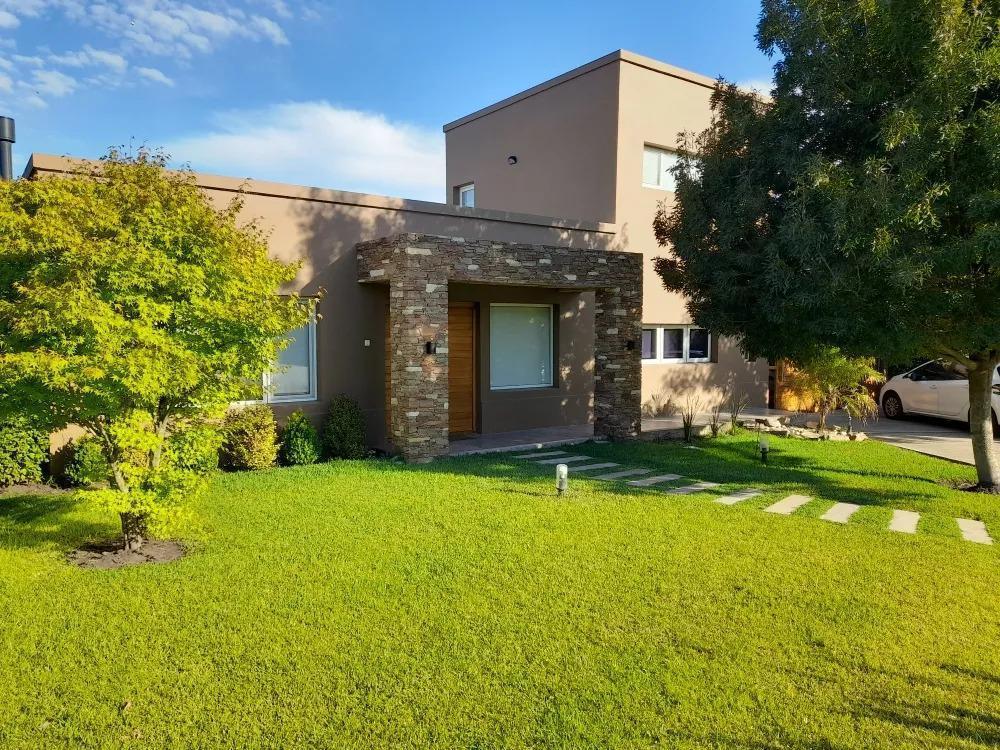 Casa en venta 6 amb, 1300m² en Rumencó con pileta y 2 coch.
