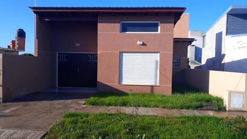 Casa de 3 dormitorios cerca del mar con cochera – Alquiler 24 meses
