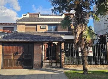 Casa · 300m² · 5 Ambientes · 3 Cocheras · Casa en Haedo Norte