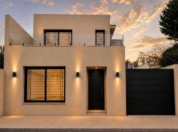 Casa · 140m² · 5 Ambientes · 1 Cochera · Venta Casa 5 Amb Reciclada Martinez Pileta Jardin
