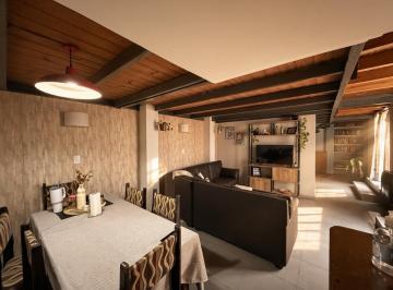 Casa · 96m² · 4 Ambientes · Casa de Pasillo en Pichincha