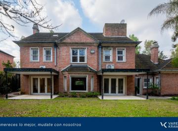 Casa · 411m² · 9 Ambientes · 4 Cocheras · Casa en Alquiler en San Isidro