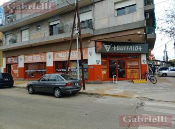 Local comercial · 201m² · Local Ubicado en Lanus Oeste, a 200 m de La Av Sanmartin - Venta