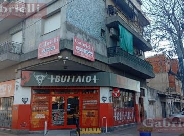 Local comercial · 201m² · Local Ubicado en Lanus Oeste, a 200 m de La Av Sanmartin - Venta
