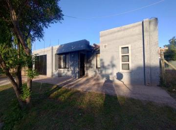 Casa · 141m² · 5 Ambientes · 1 Cochera · Casa Ideal en Zona Centrica de Lujan en Venta