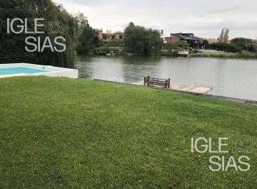 Casa · 530m² · 7 Ambientes · 2 Cocheras · Casa en Venta en Los Castores con 5 Dorm., Venta con Renta!