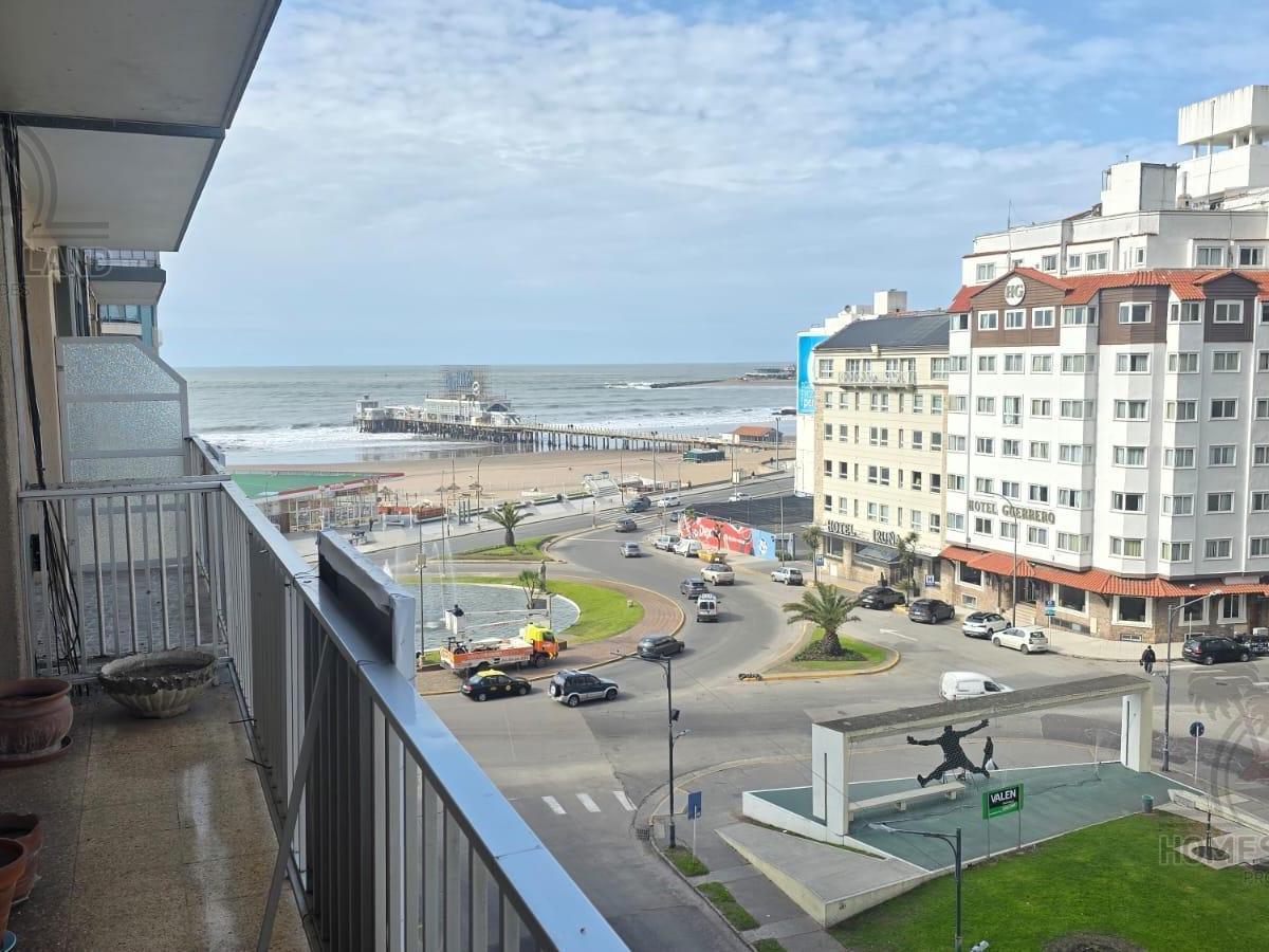 Departamento 4 ambientes con balcón corrido, vista al mar, cochera Y toilette – punta iglesia