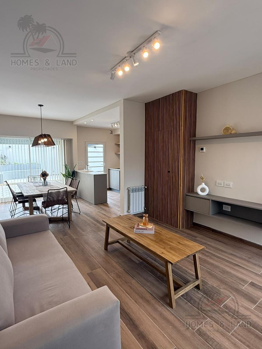 Espectacular dúplex de dos plantas con 4 amb, 3 dorm, 150m² en Parque Luro