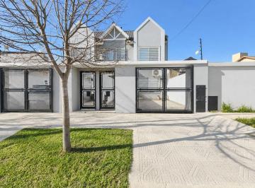 RLD-RLD-2672_2 · Triplex en Venta Ciudad Jardin - 4 Dorm. - 3 Baños - Excelente Ubicacion