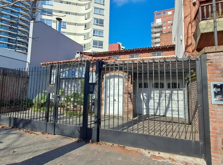 Casa · 202m² · 5 Ambientes · 2 Cocheras