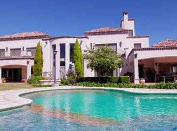 Casa · 608m² · 10 Ambientes · 5 Cocheras · Casa en Cañuelas Golf