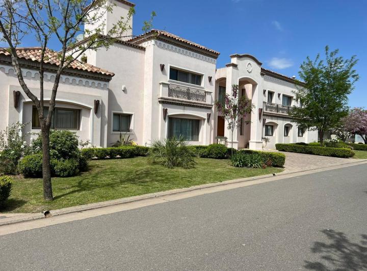 Casa · 608m² · 10 Ambientes · 5 Cocheras