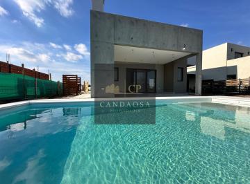 Casa · 180m² · 4 Ambientes · 3 Cocheras · Sgcasa Venta Barrio Santa Elisa