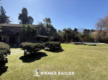 Casa · 191m² · 3 Ambientes · 3 Cocheras · Casa en Venta en Parque Sakura con Dos Lotes