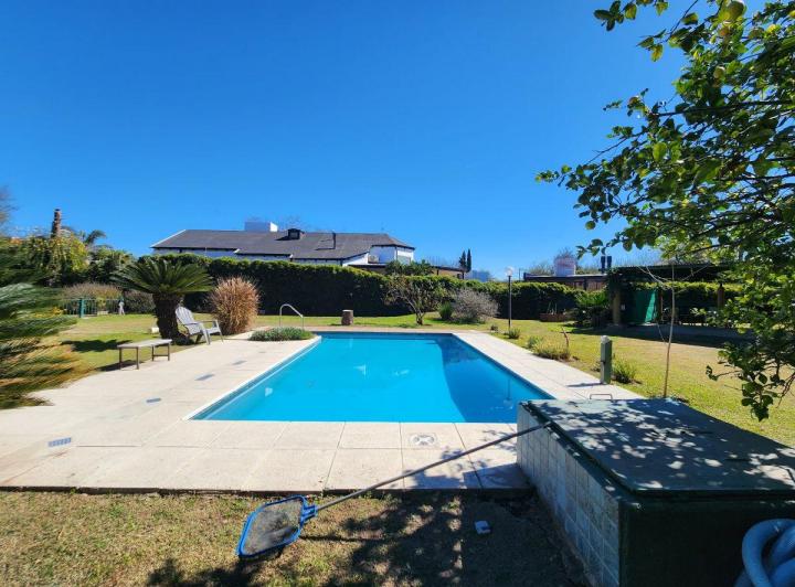 Casa · 483m² · 11 Ambientes · 4 Cocheras