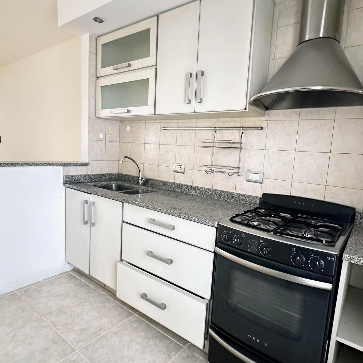 Vendo ph totalmente reciclado 76 mts2 zona Plaza Mitre