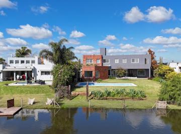 Casa · 302m² · 6 Ambientes · 4 Cocheras · Casa en Venta Ubicado en Lagos del Norte, Don Torcuato, Tigre