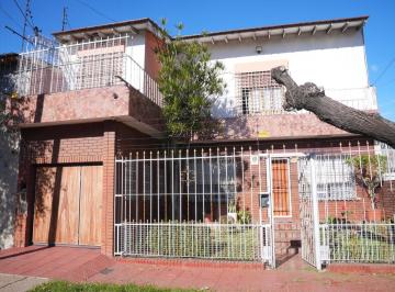 rs:d4fwojesvfkwjeb9meta9kk6 · Venta Casa de Dos Plantas con Pileta, Wilde.