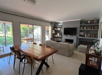 Casa · 127m² · 4 Ambientes · 2 Cocheras · Casa en Venta 4 Amb en Club de Campo Farm Club, Pilar