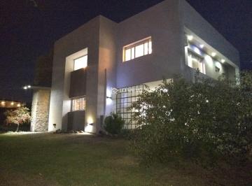 Casa · 330m² · 8 Ambientes · Impecable Casa en Causana 3 Dor Piscina