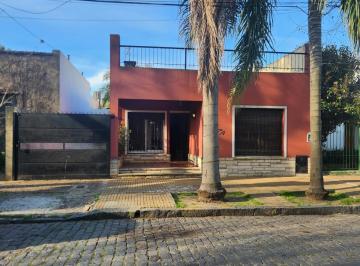 Casa · 124m² · 4 Ambientes · 4 Cocheras · Casa Amplia en Excelente Ubicación, El Casco Histórico de Victoria